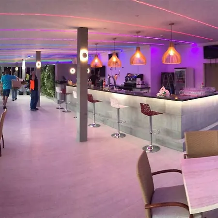 Brisas Complex, 104 بيت للعطل *